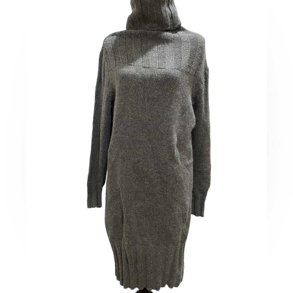 Women’s turtle neck by Marie